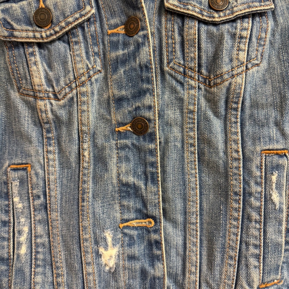 Abercrombie & Fitch Womens XS Distressed Denim Trucker Jean Jacket Wash‎ Blue - Picture 2 of 9
